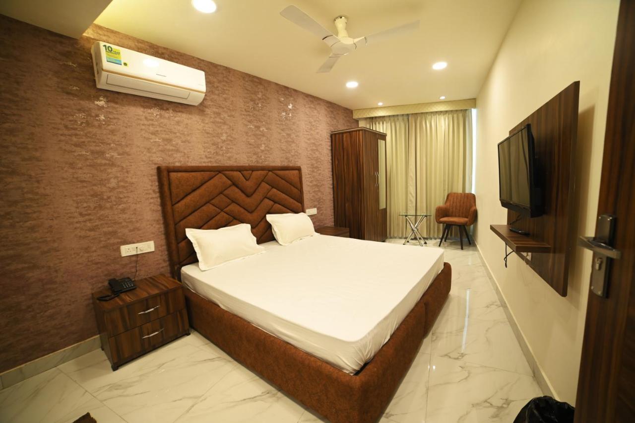 Ovel Hotel Ludhiana Exterior photo