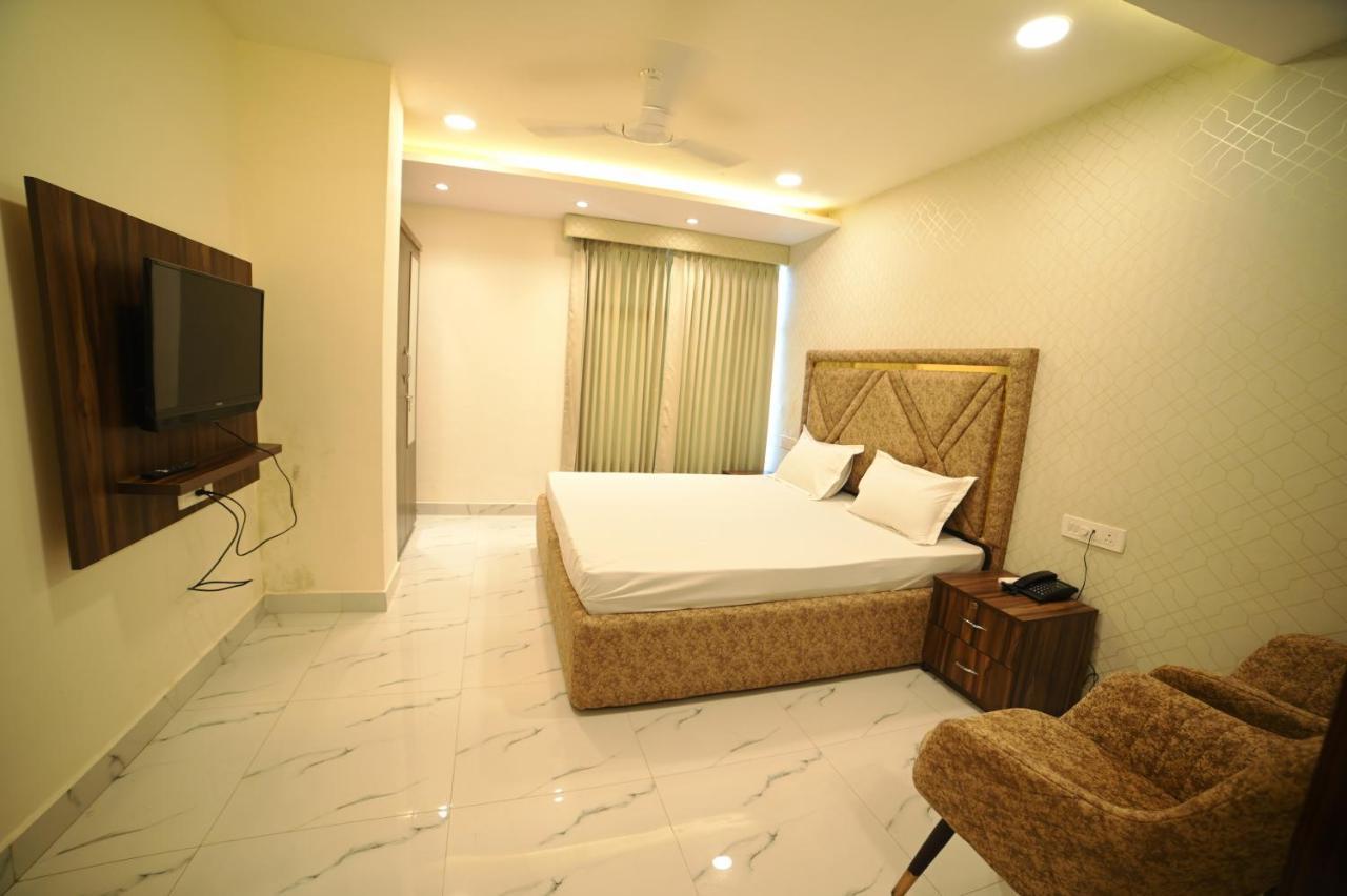 Ovel Hotel Ludhiana Exterior photo